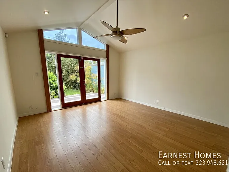 2577 S Bundy Dr — Photo 17