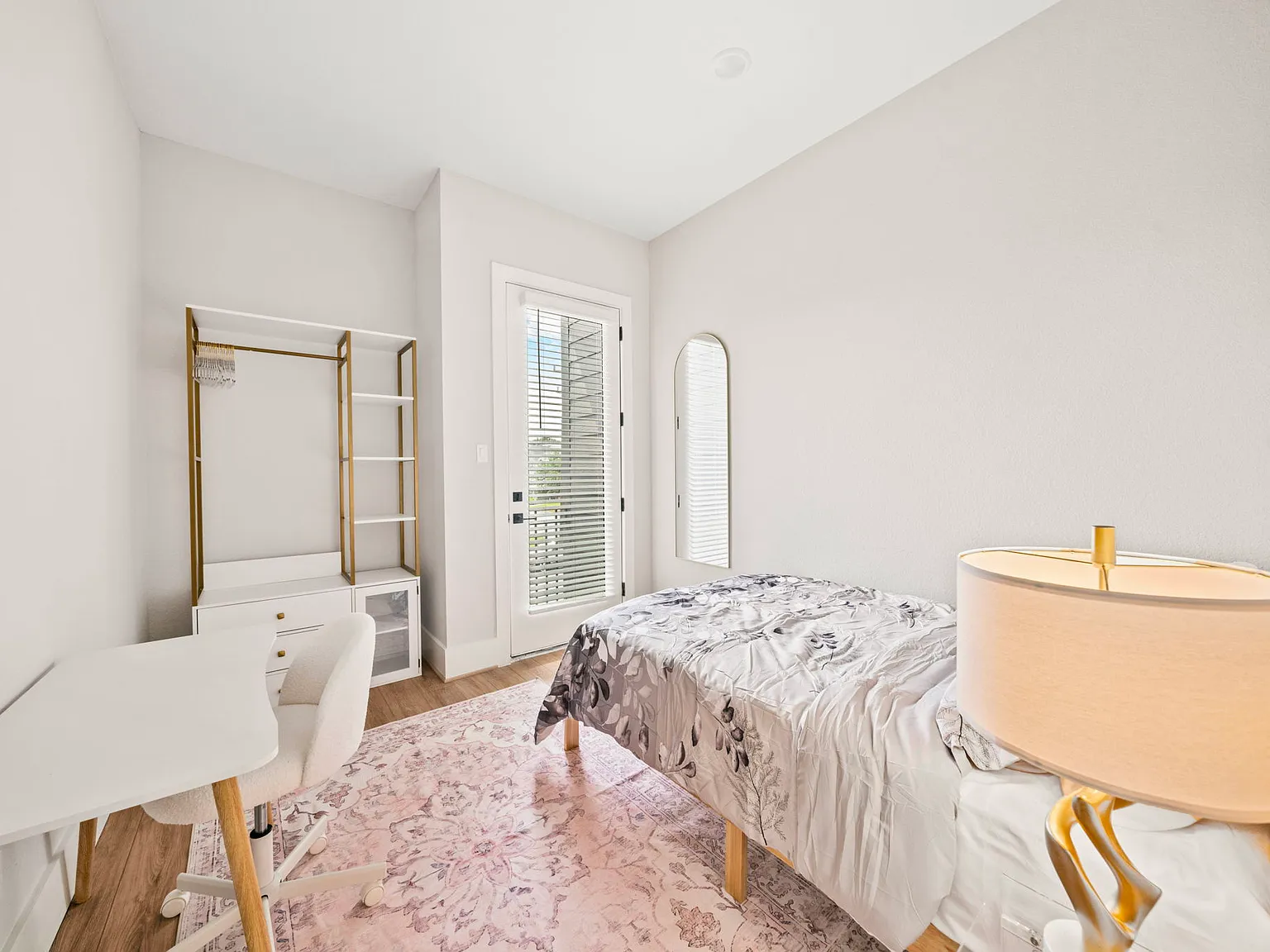 5 bed, 1839 sqft, $850 — Photo 1