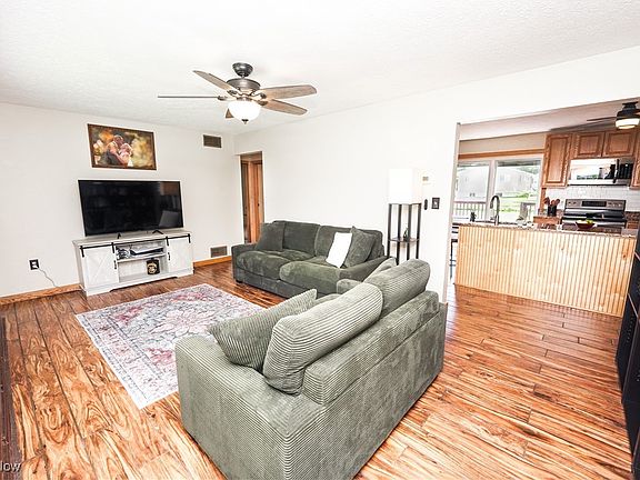 5th image of 1080 Prospect St
