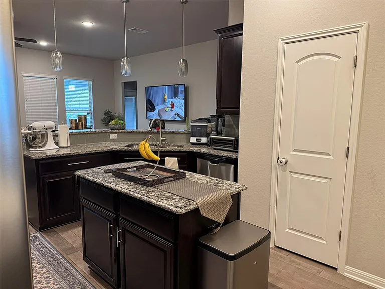 2917 Coral Valley Dr — Photo 3