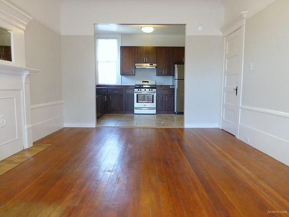 3rd image of 535 Ashbury St APT 4