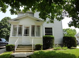 831 N 10th St, Manitowoc, WI 54220