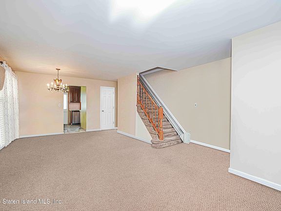 3rd image of 170 Brookfield Ave