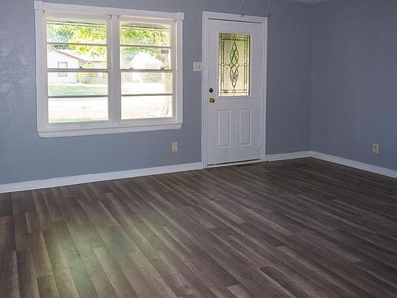 2nd image of 1022 Calle Real