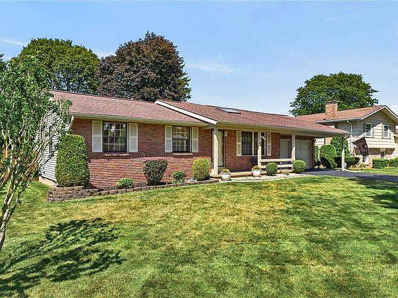 3rd image of 86 Courtly Cir