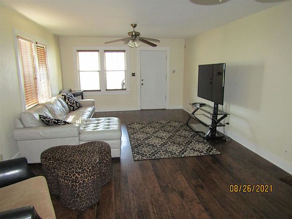 3rd image of 306 W 7th St