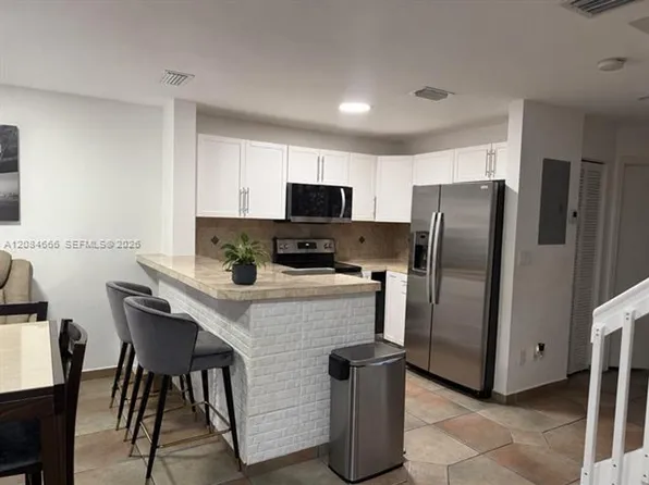 13917 SW 175th Ter #Townhouse 13917, Miami, FL 33177