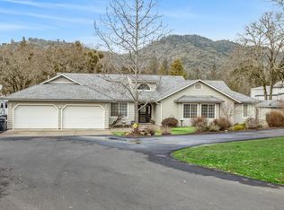 328 W Jones Creek Rd, Grants Pass, OR 97526