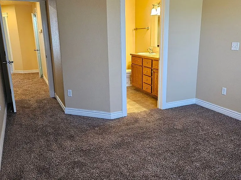 10823 W Franklin Rd — Photo 32