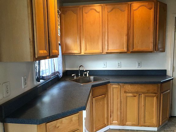 4th image of 60 Rooney Ave