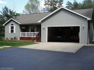 6830 Blossom Ct, Howard City, MI 49329