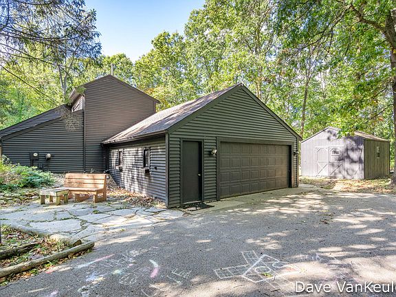 3rd image of 10475 Settlewood Dr SE