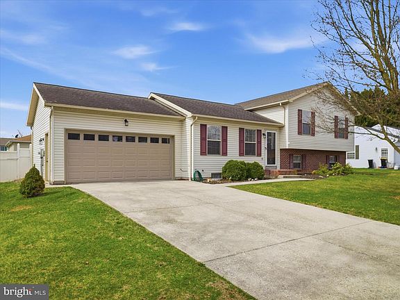 2nd image of 1678 Beech Ln