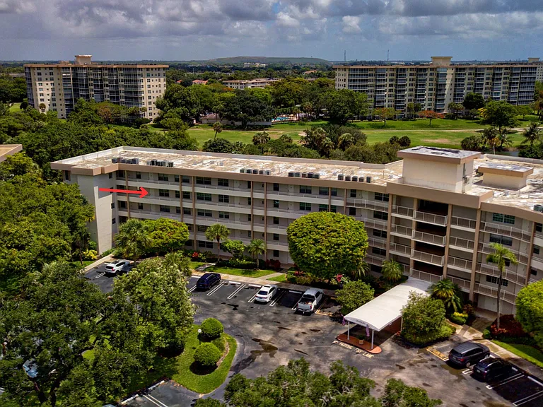 3900 Oaks Clubhouse Dr #411 — Photo 17