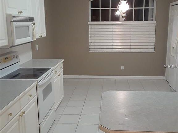 3rd image of 910 NW Sarria Ct