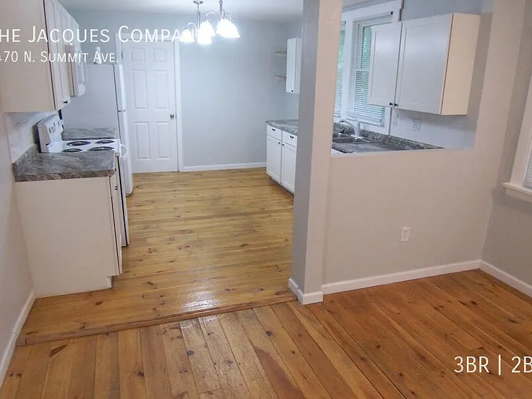 1470 N Summit Ave — Photo 5