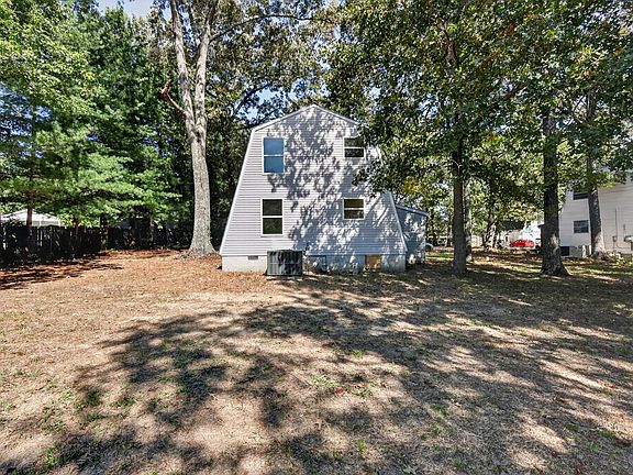 4th image of 33 Chalet Dr