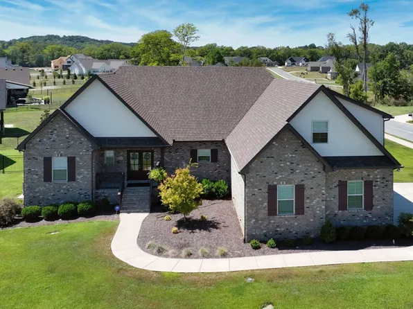 1029 Robert Lee Dr, Gallatin, TN 37066