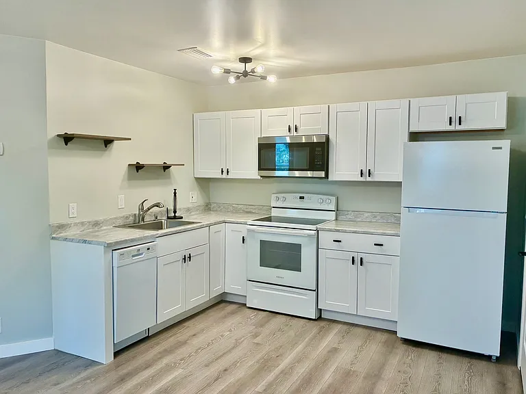 28 Sebastian Ave #C — Photo 14