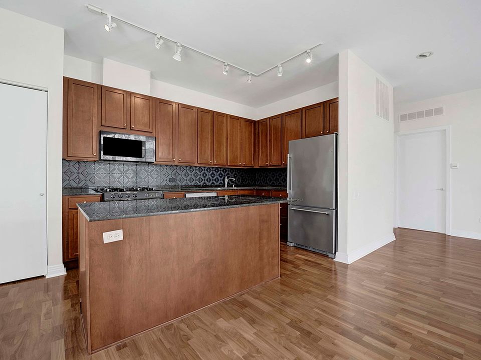 1st image of 330 N Clinton St APT 504