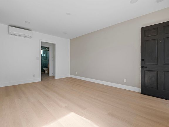 4th image of 3983 Iowa St APT 7