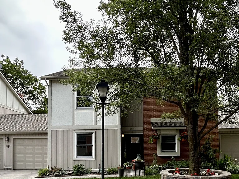 1565 E Lenz Ln #1 — Photo 1