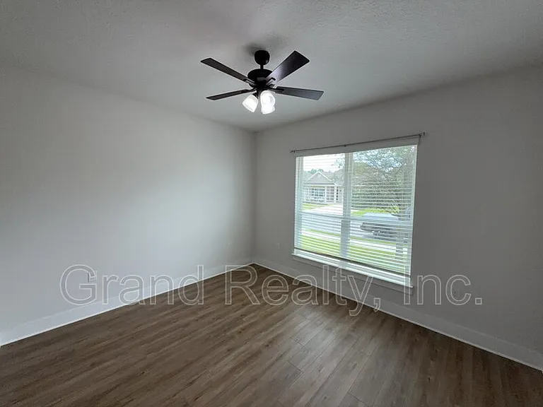 5869 Danbury Blvd — Photo 5