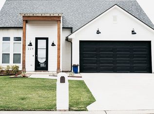 229 Whispering Meadows Rd, Broussard, LA 70518