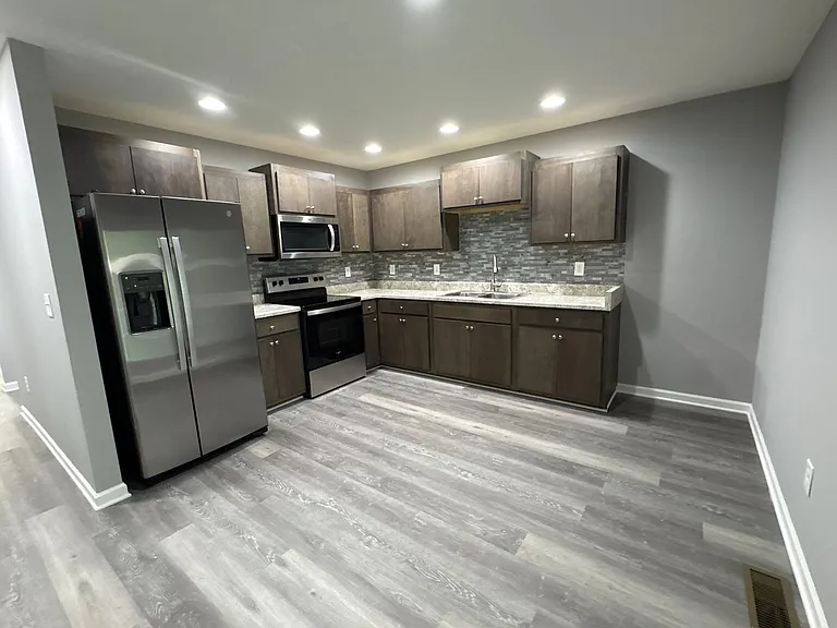 428 W Waggoner St — Photo 18