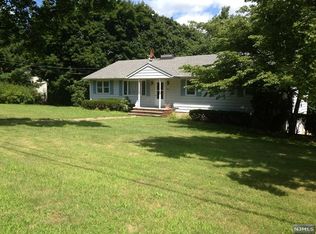 604 Osio Ln, Franklin Lakes, NJ 07417