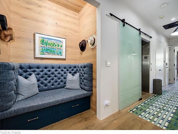 3rd image of 925 N Larrabee St APT 2S