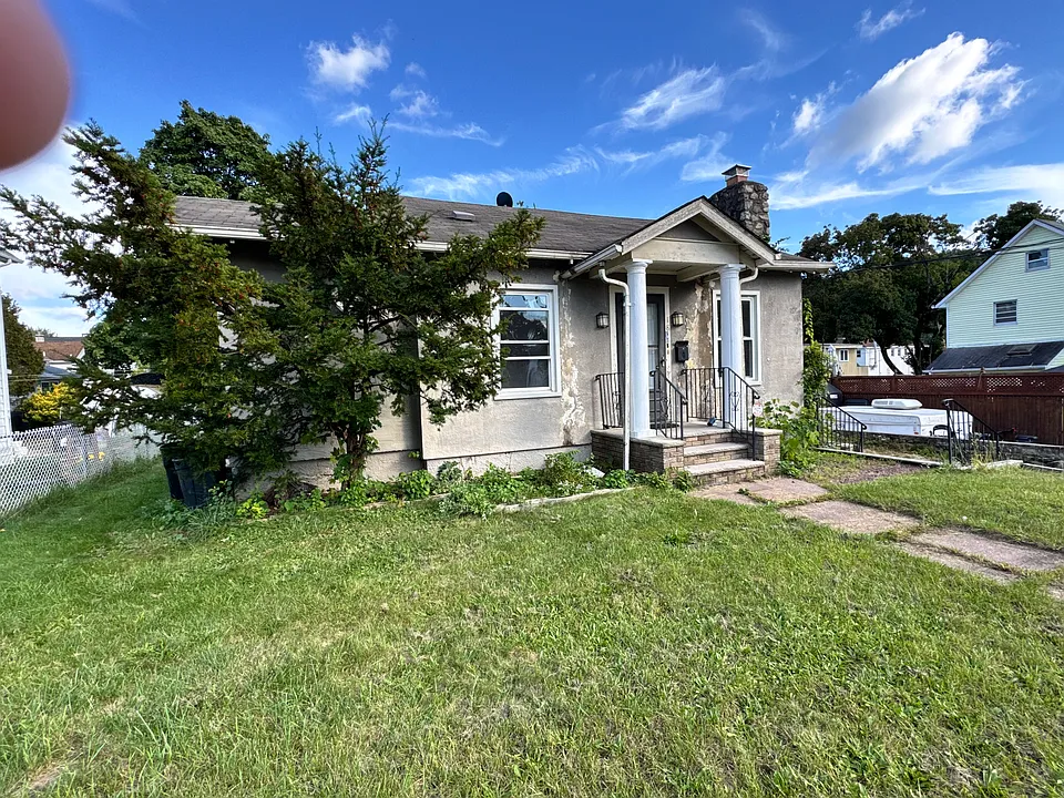 18 Union Ave