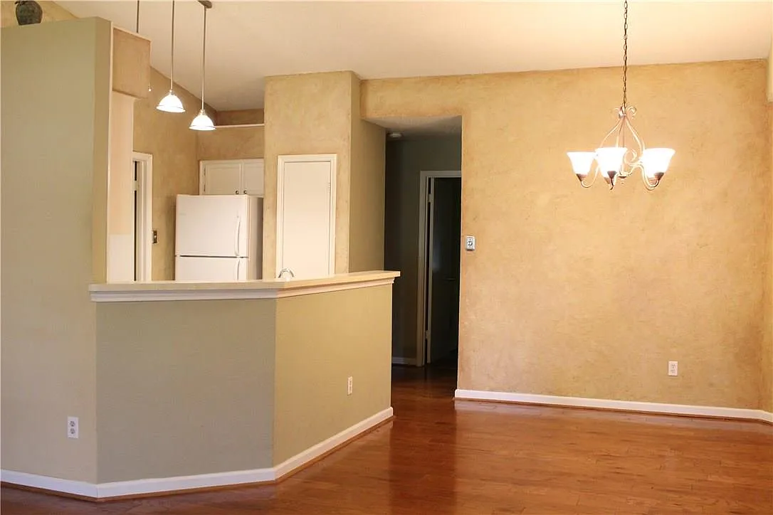3 bed, 2.0 bath, 1473 sqft, $2,100 — Photo 4