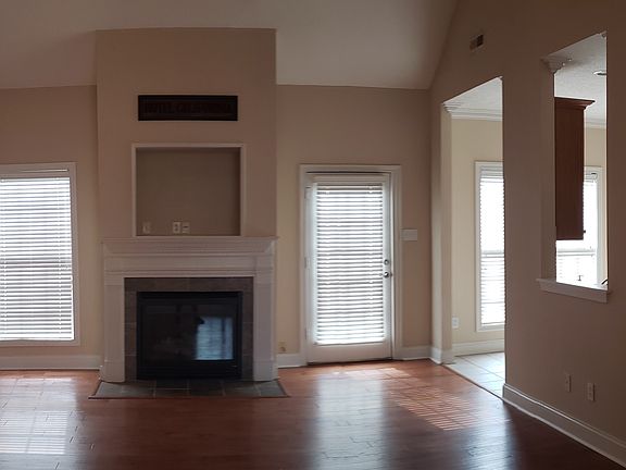 3rd image of 7012 Cherry Grove Rd