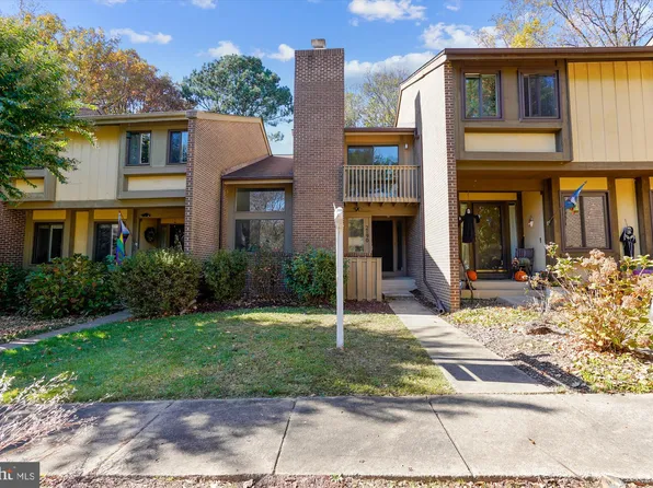2190 Glencourse Ln, Reston, VA 20191