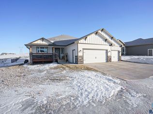 8308 E Roughlock St, Sioux Falls, SD 57110