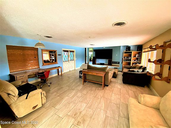 5th image of 285 Montego Bay Ct