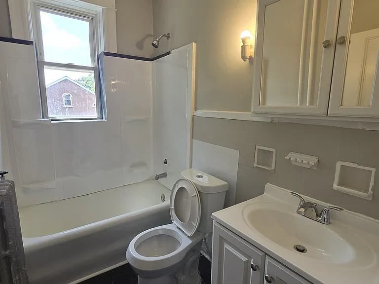 24 Barclay St #2D — Photo 7