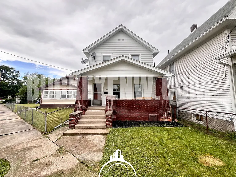 1233 Halstead St — Photo 1