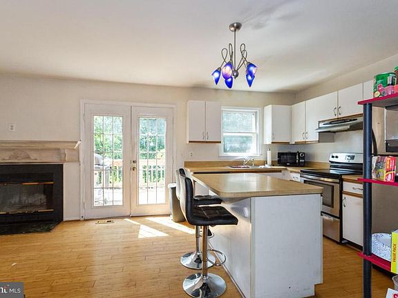 3rd image of 14089 Red River Dr
