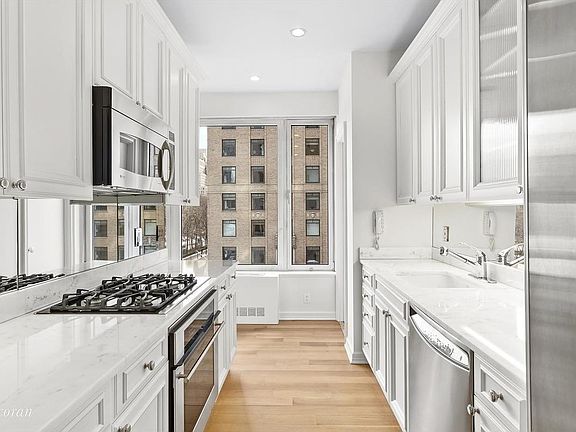 3rd image of 100 Central Park S APT 5A
