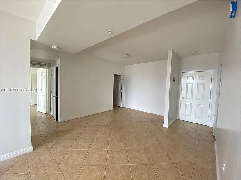 2425 SW 27th Ave #1008 — Photo 10