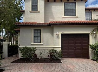 7614 Bristol Cir, Naples, FL 34120