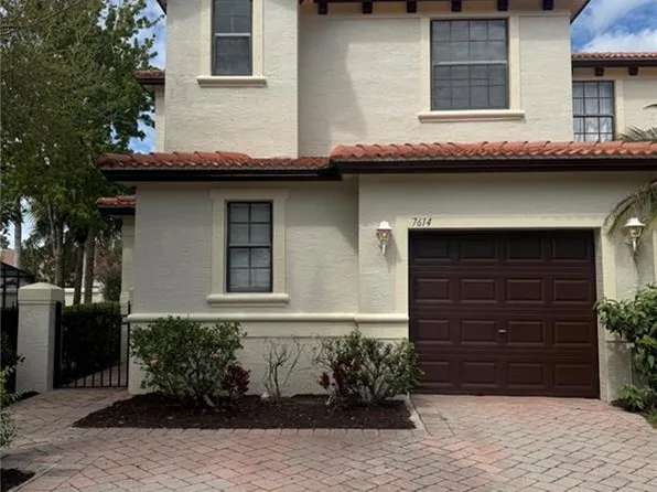 7614 Bristol Cir, Naples, FL 34120