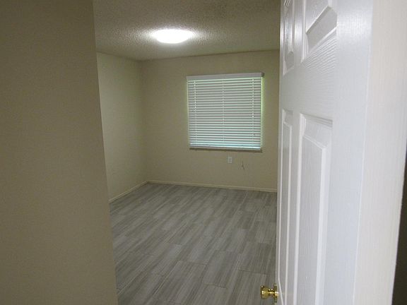 5th image of 19 Herald Dr
