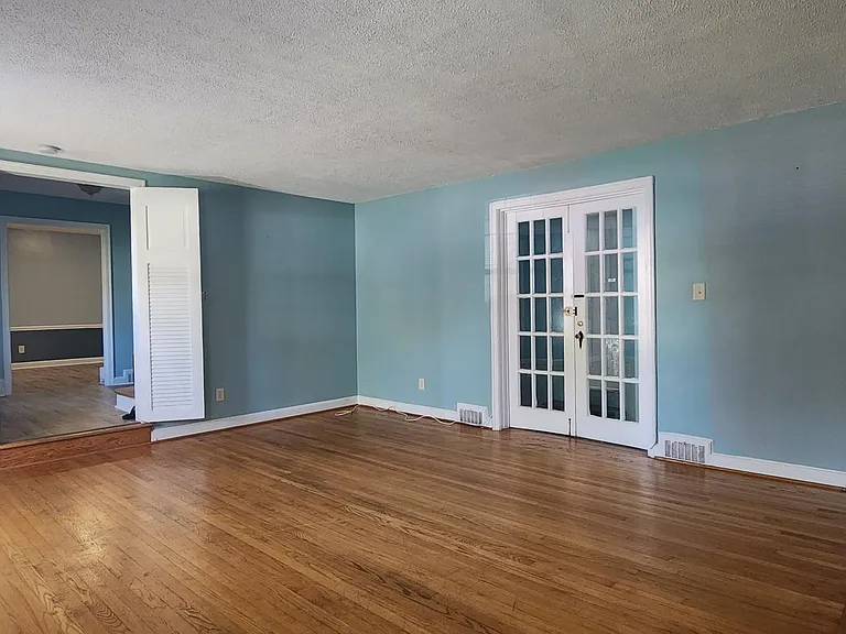 8016 Old Georgetown Rd — Photo 4