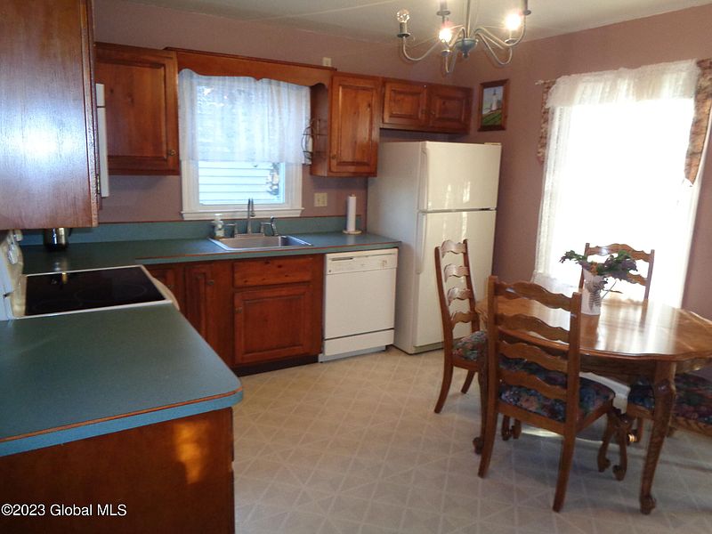 4th image of 2616 2nd Avenue
