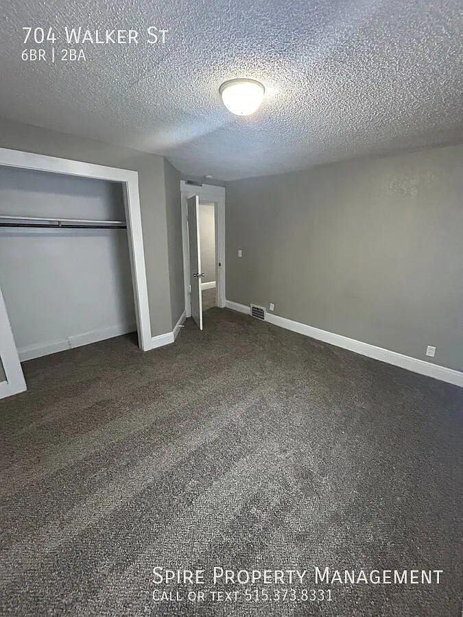 Spacious Income Based 6-Bedroom, 2-Bath Home Near Downtown Des Moines — Photo 4