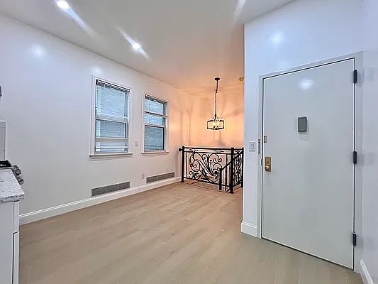 3rd image of 2556 37th St #1F