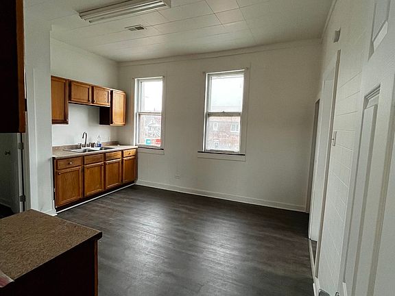4th image of 4944 Magoun Ave Floor 2